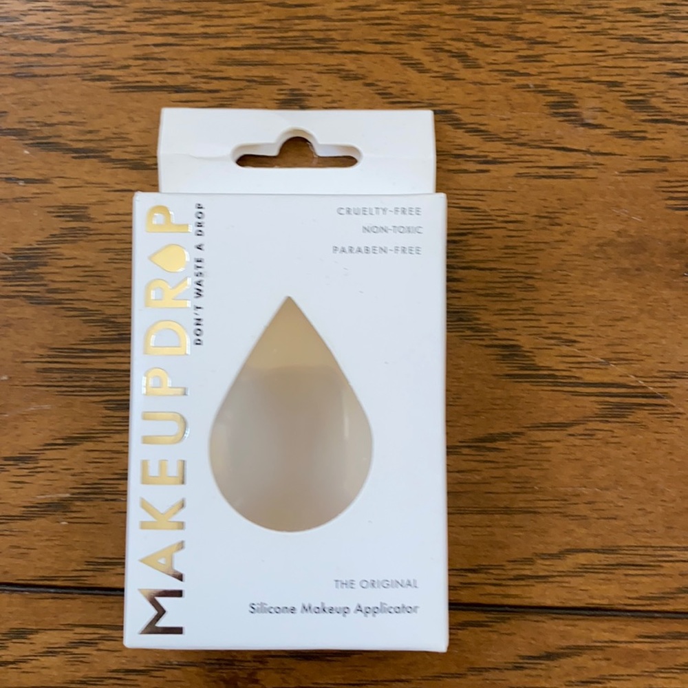 Silicone makeup applicator